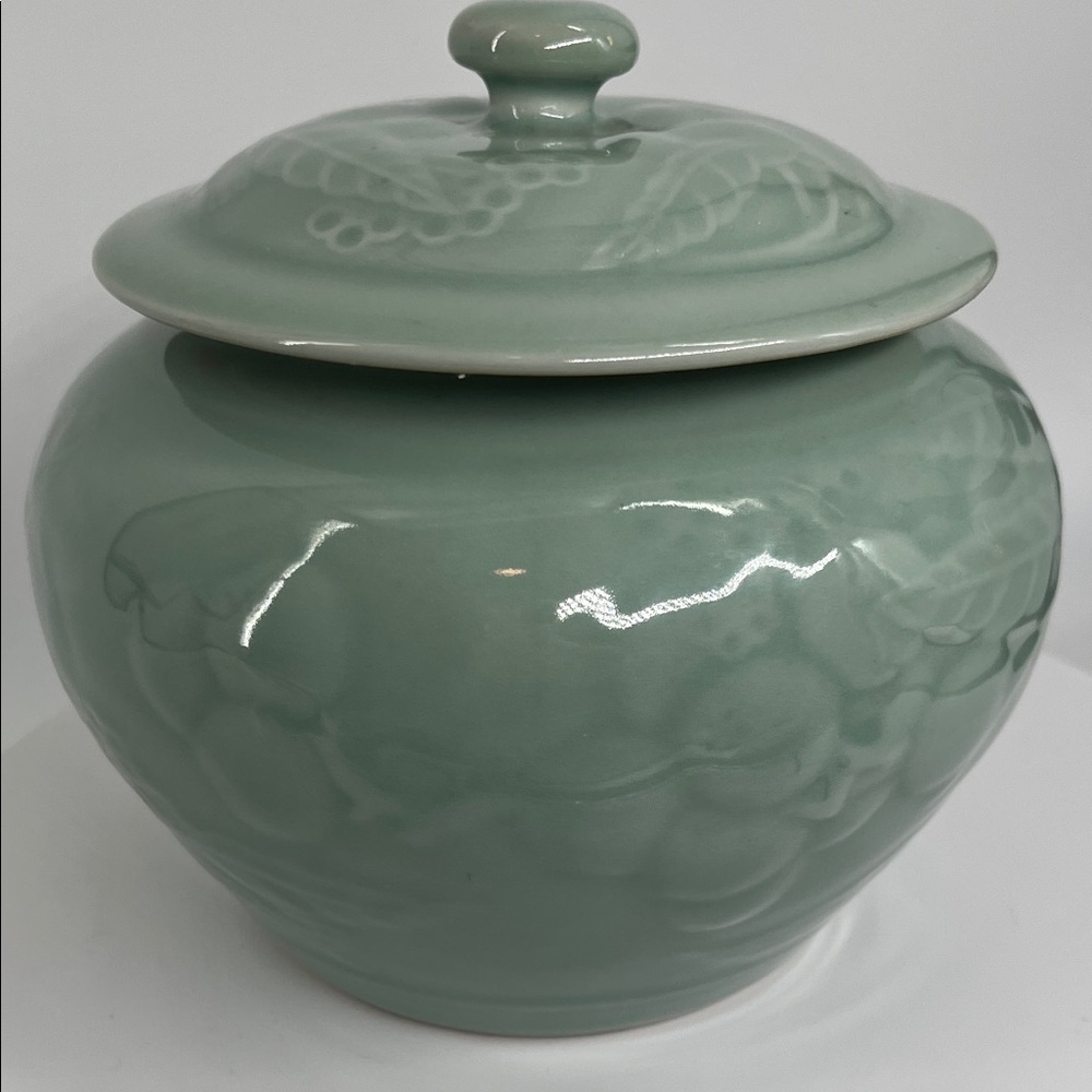 Rare Vintage Chinese Porcelain‎ Celadon Green Ginger Vase in Mint Condition